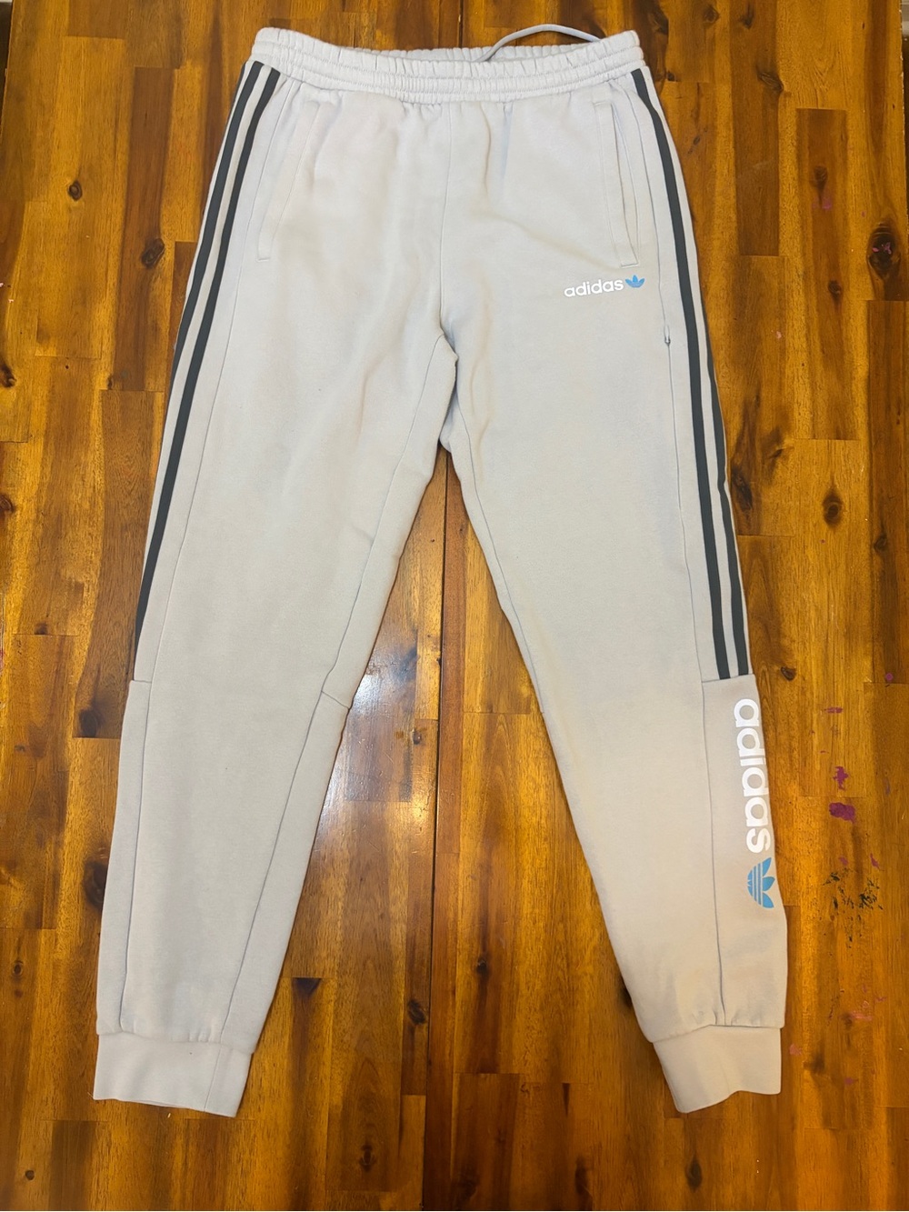 adidas Originals Mens Linear Trefoil 3-Stripe Joggers Track Pants Grey Size Med